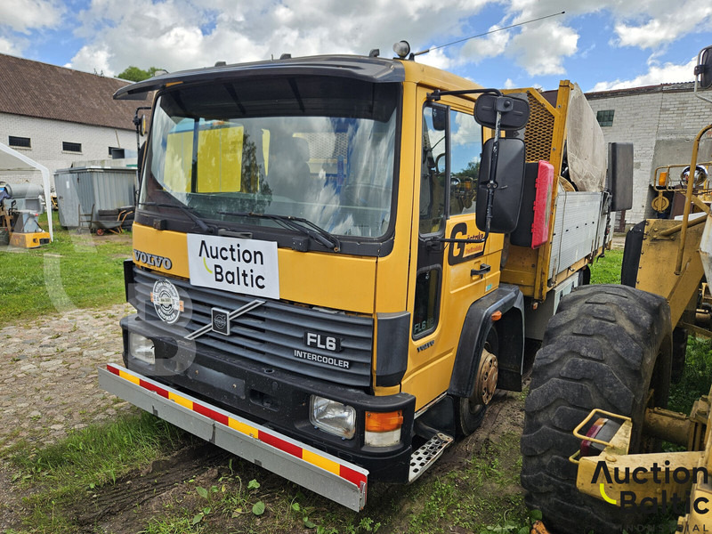 Volvo FL612 - Bortu kravas automašīna/ Platforma: foto 1 Volvo FL612 - Bortu kravas automašīna/ Platforma: foto 1