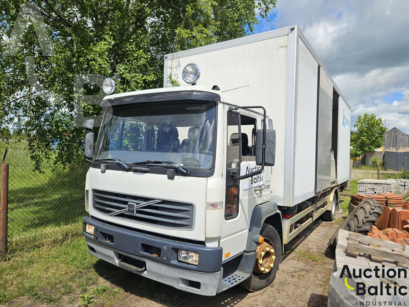 Volvo FL615 - Kravas automašīna ar slēgto virsbūvi: foto 1 Volvo FL615 - Kravas automašīna ar slēgto virsbūvi: foto 1