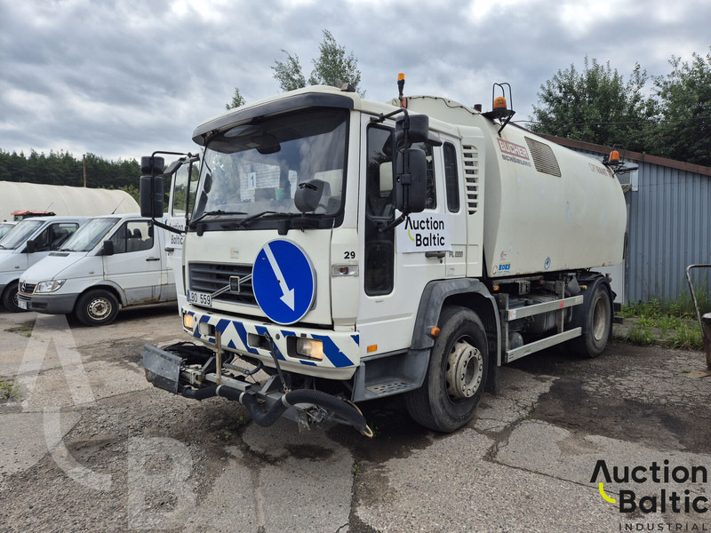 Volvo FL618 - Ielu tīrīšanas mašīna: foto 2 Volvo FL618 - Ielu tīrīšanas mašīna: foto 2