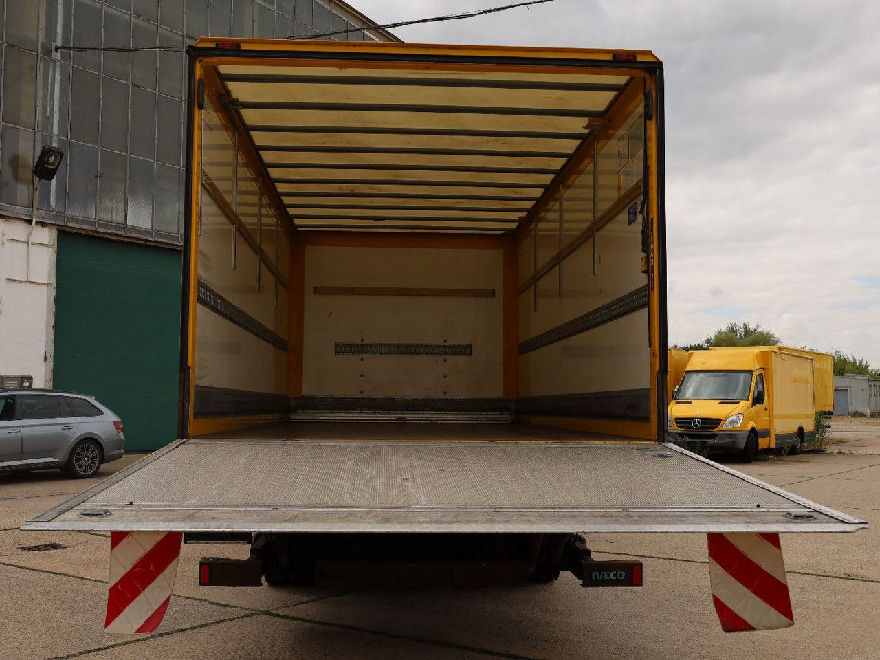 Furgons ar slēgtā virsbūve Iveco IG80EL2BA/Koffer/ 1. Hand: foto 17
