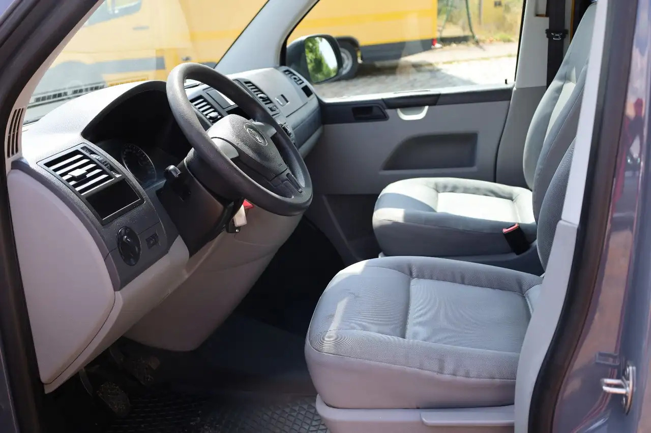 Volkswagen T5 Transporter Kasten-Kombi 2.0 TDI/EU5/5-Sitze - Vieglā automašīna: foto 5 Volkswagen T5 Transporter Kasten-Kombi 2.0 TDI/EU5/5-Sitze - Vieglā automašīna: foto 5