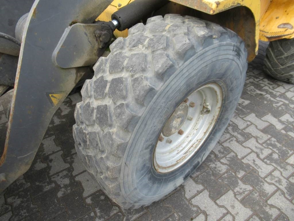 Riteņu iekrāvējs Volvo L 30 B: foto 10