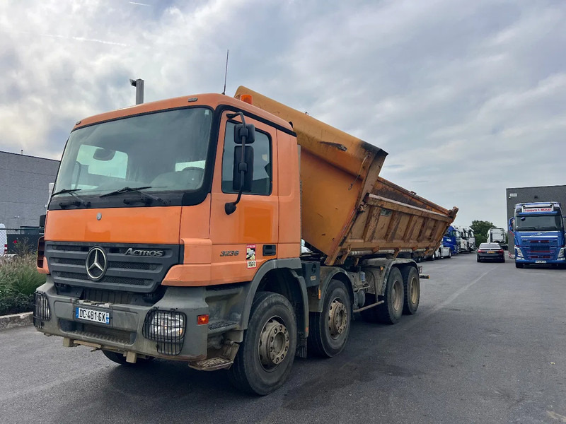 Mercedes-Benz Actros 3336 8x4 TIPPER**3 Pedals**Actros 3336** - Kravas automašīna pašizgāzējs: foto 2 Mercedes-Benz Actros 3336 8x4 TIPPER**3 Pedals**Actros 3336** - Kravas automašīna pašizgāzējs: foto 2