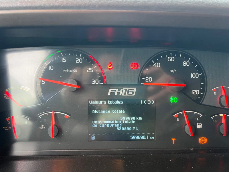Vilcējs Volvo FH 16.700 Volvo FH16 700 6x4 full options **RETARDER**TV: foto 17