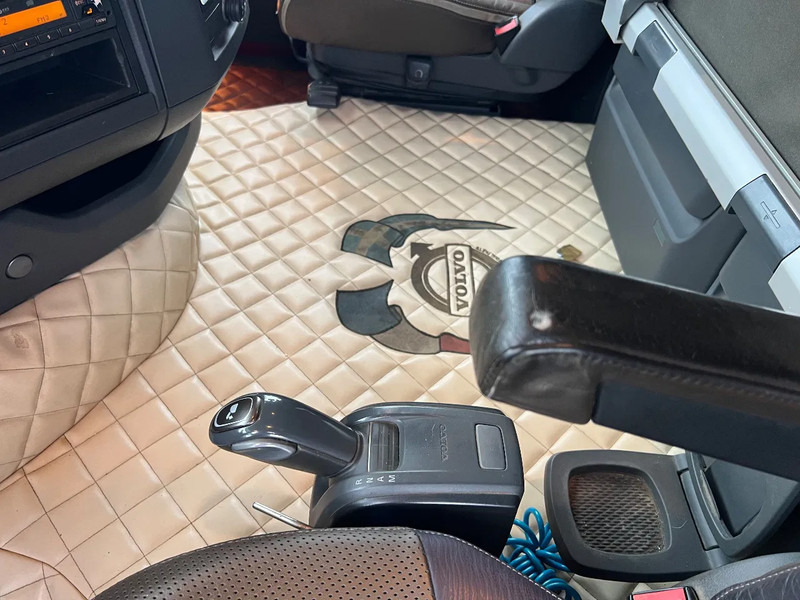 Vilcējs Volvo FH 16.700 Volvo FH16 700 6x4 full options **RETARDER**TV: foto 16