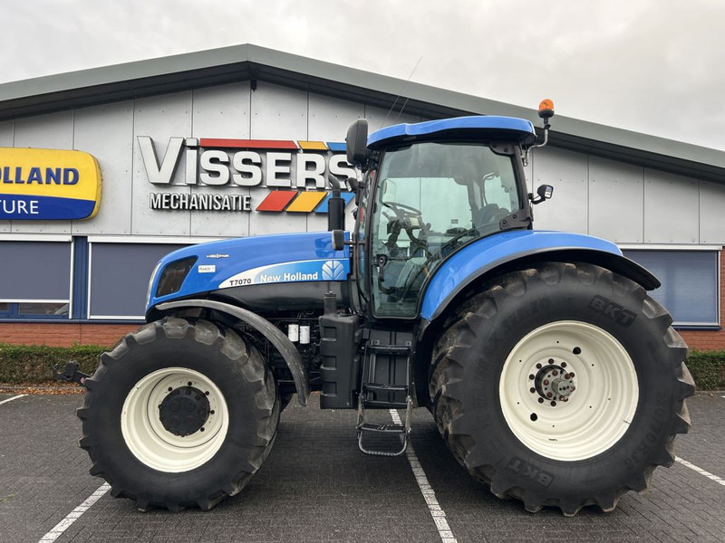 New Holland New Holland T7070 - Traktors: foto 2 New Holland New Holland T7070 - Traktors: foto 2