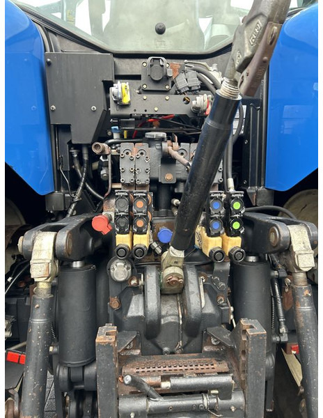 New Holland New Holland T7070 - Traktors: foto 5 New Holland New Holland T7070 - Traktors: foto 5