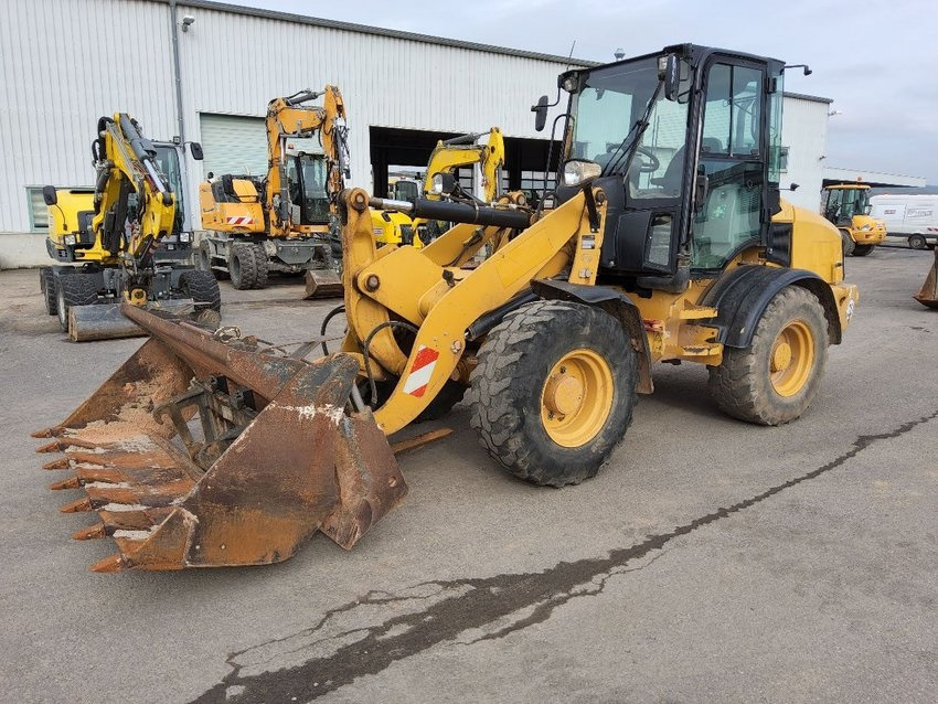 CATERPILLAR 908H - Riteņu iekrāvējs: foto 1 CATERPILLAR 908H - Riteņu iekrāvējs: foto 1