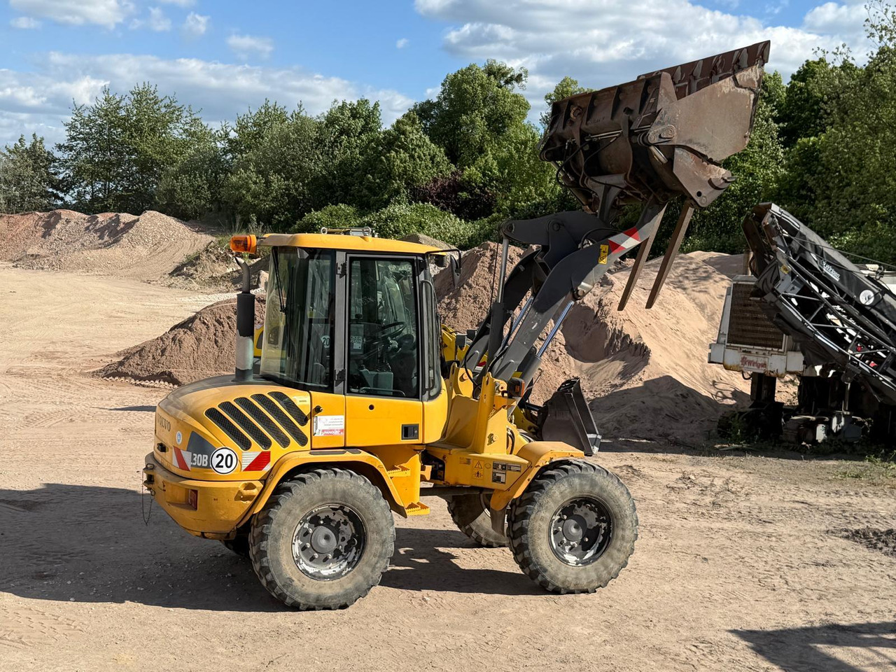 Volvo L 30 B-Z/K incl. 3-1shovel and fork - Riteņu iekrāvējs: foto 1 Volvo L 30 B-Z/K incl. 3-1shovel and fork - Riteņu iekrāvējs: foto 1