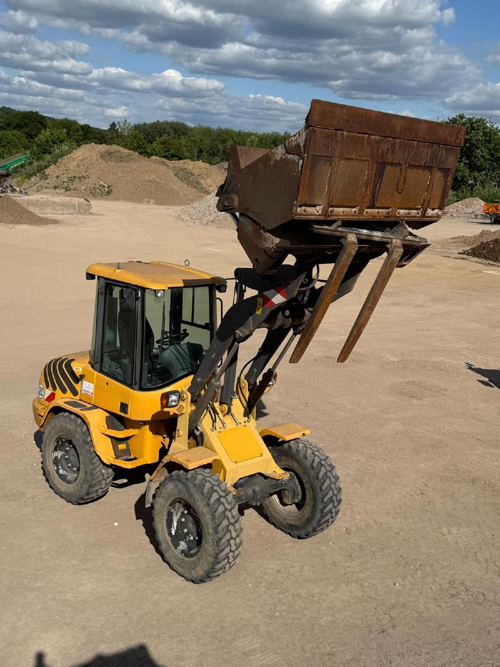 Volvo L 30 B-Z/K incl. 3-1shovel and fork - Riteņu iekrāvējs: foto 2 Volvo L 30 B-Z/K incl. 3-1shovel and fork - Riteņu iekrāvējs: foto 2
