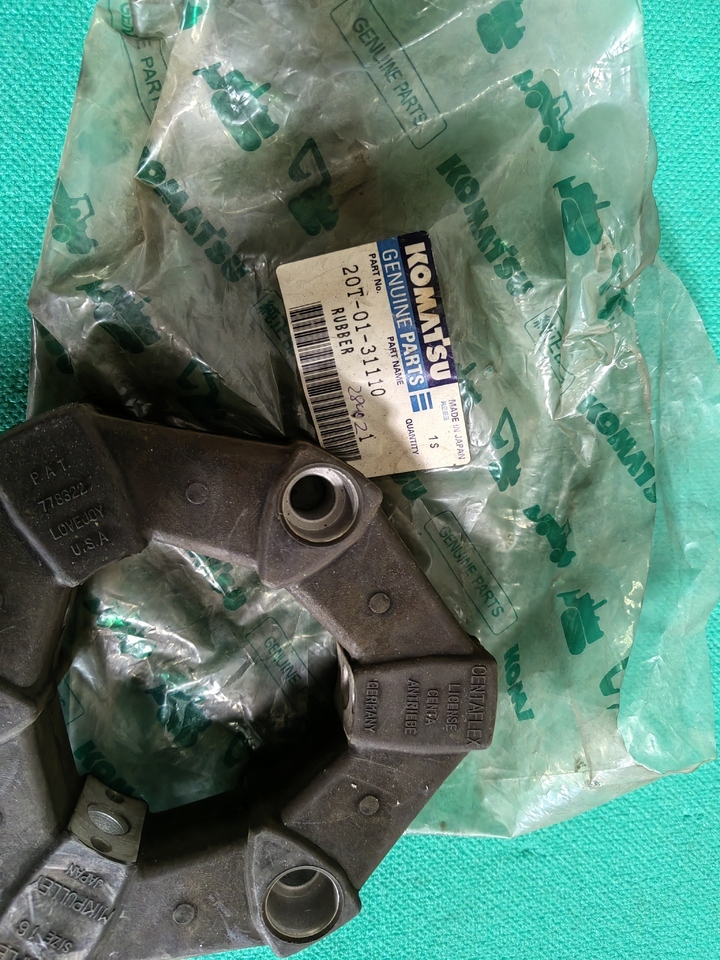 Universāla rezerves daļa - Celtniecības tehnika KOMATSU 20T-01-31110 RUBBER COUPLING: foto 1