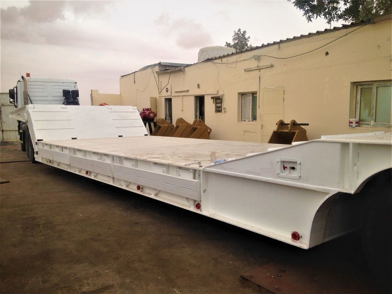 AME 120 Ton 4 Axle Front Loading Lowbed Semi-Trailer - Puspiekabe zema profila platforma: foto 4 AME 120 Ton 4 Axle Front Loading Lowbed Semi-Trailer - Puspiekabe zema profila platforma: foto 4