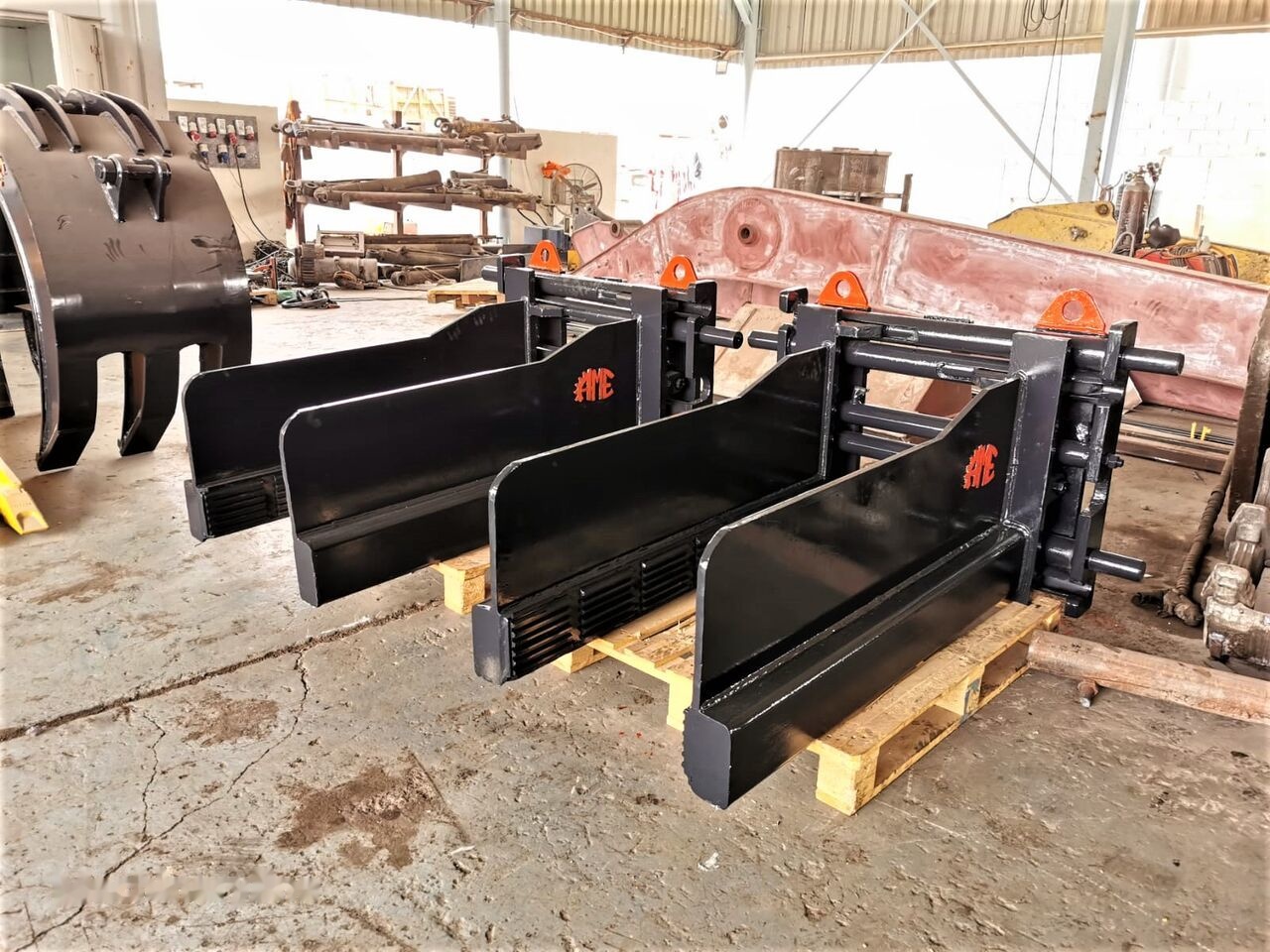 AME Bale Clamp - Satvērējs - Autokrāvējs: foto 2 AME Bale Clamp - Satvērējs - Autokrāvējs: foto 2