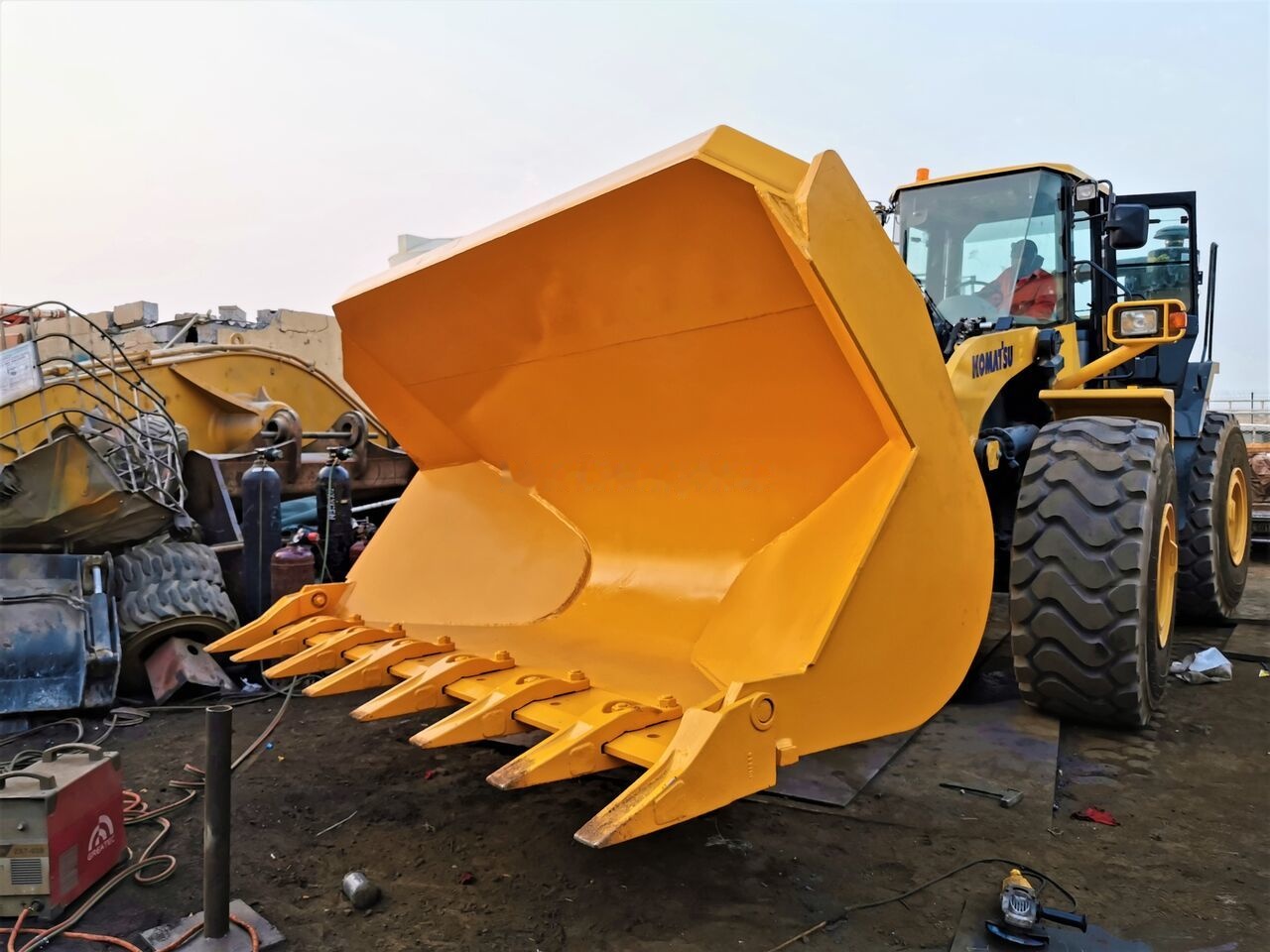 AME Side Dump Bucket - Iekrāvēja kauss - Iekrāvējs: foto 2 AME Side Dump Bucket - Iekrāvēja kauss - Iekrāvējs: foto 2