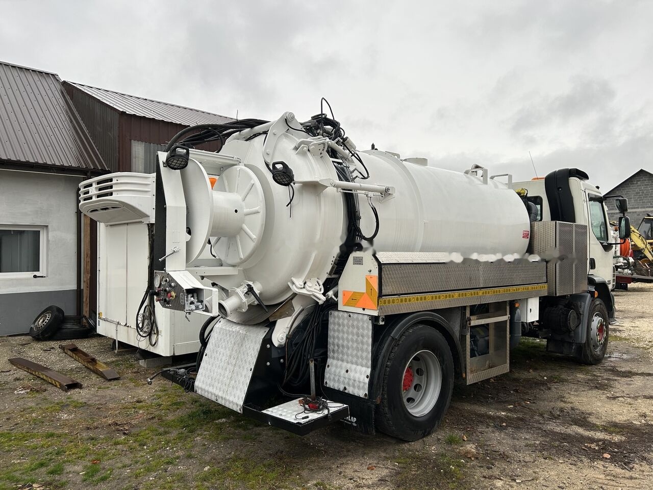 DAF LF55.250 combi tanker - Asenizācijas mašīna: foto 1 DAF LF55.250 combi tanker - Asenizācijas mašīna: foto 1