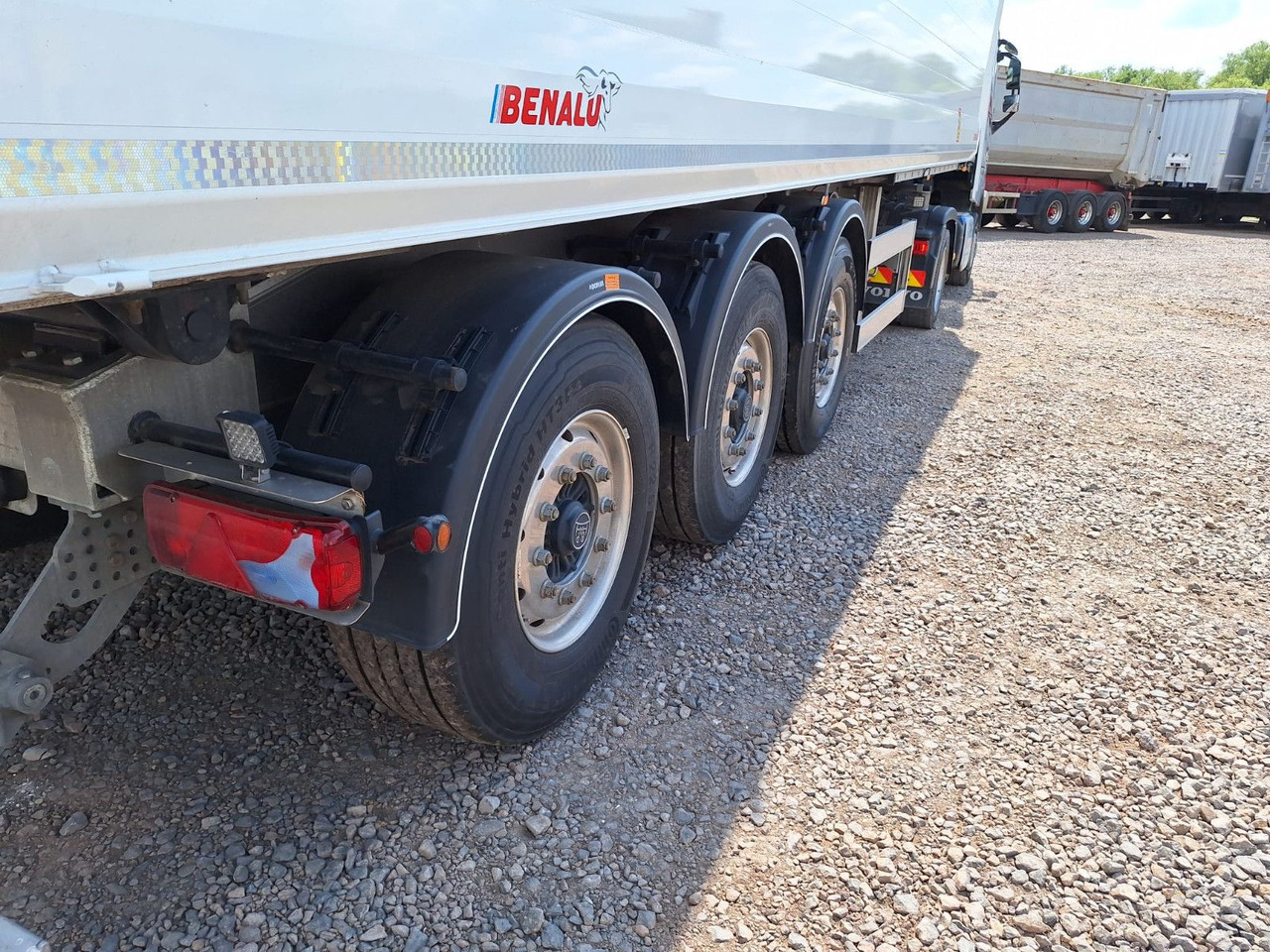 Benalu Bulkliner S 95 50m³ Kombiklappe - Puspiekabe pašizgāzējs: foto 3 Benalu Bulkliner S 95 50m³ Kombiklappe - Puspiekabe pašizgāzējs: foto 3