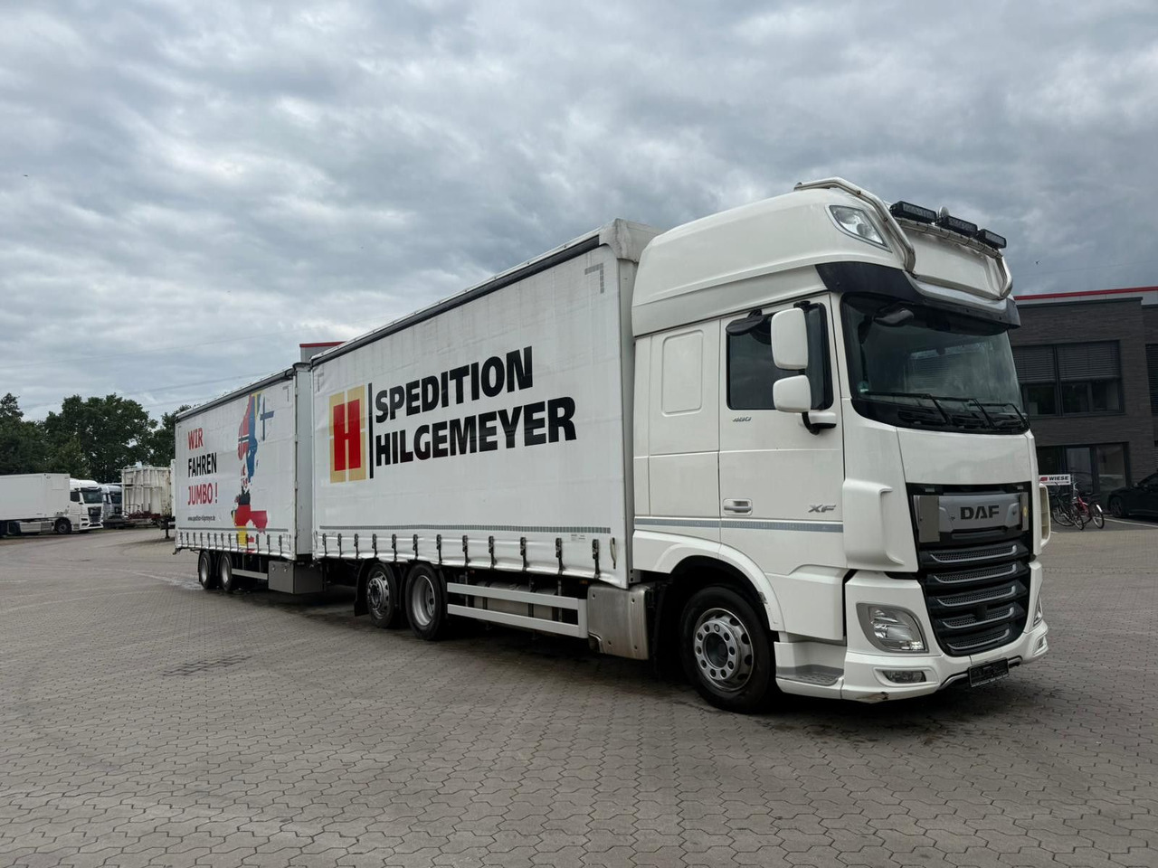 DAF XF 480 FAN LowDeck 6x2 Jumbo Inklusive Anhänger - Kravas automašīna ar tentu: foto 1 DAF XF 480 FAN LowDeck 6x2 Jumbo Inklusive Anhänger - Kravas automašīna ar tentu: foto 1