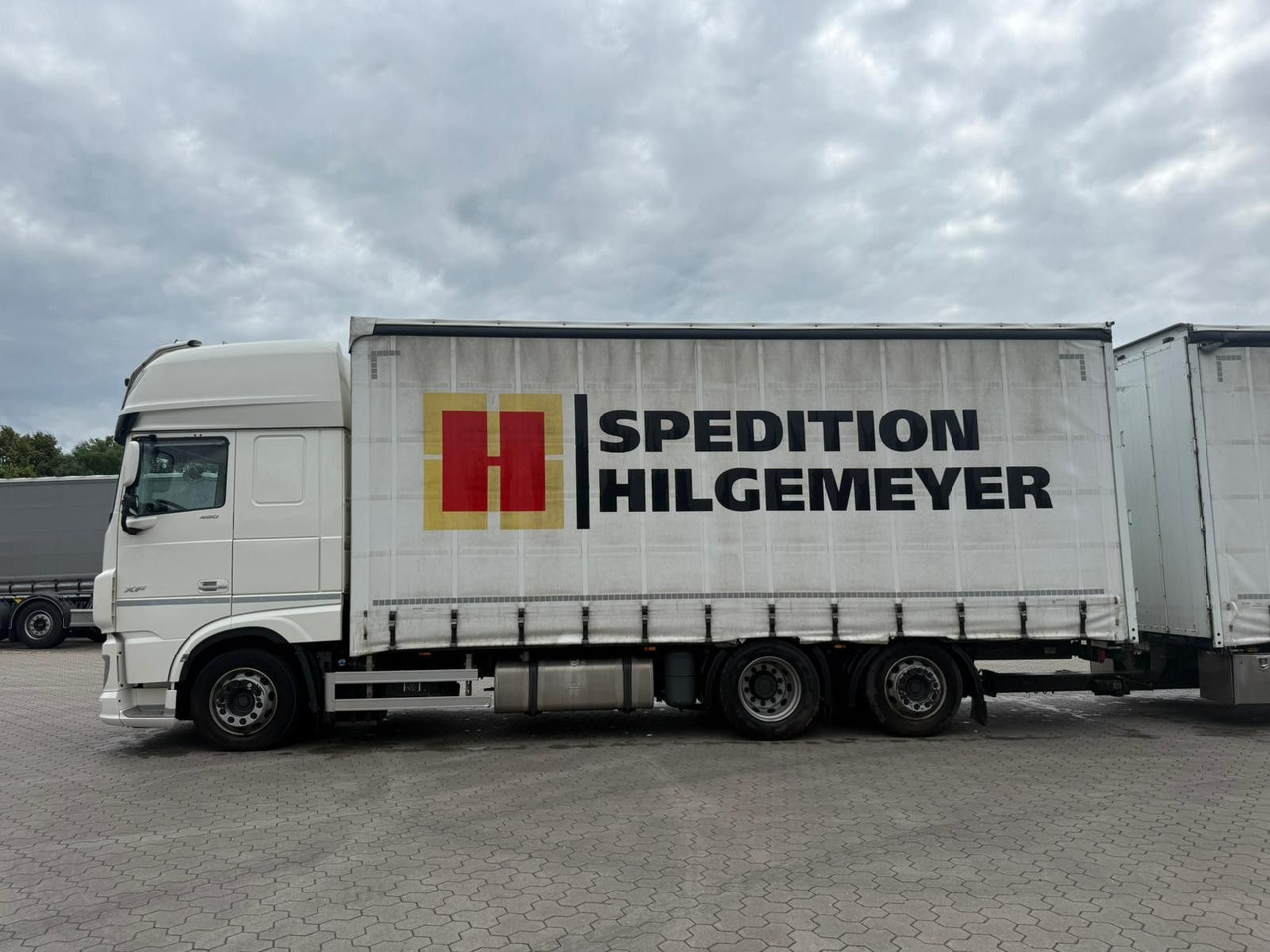 DAF XF 480 FAN LowDeck 6x2 Jumbo Inklusive Anhänger - Kravas automašīna ar tentu: foto 4 DAF XF 480 FAN LowDeck 6x2 Jumbo Inklusive Anhänger - Kravas automašīna ar tentu: foto 4