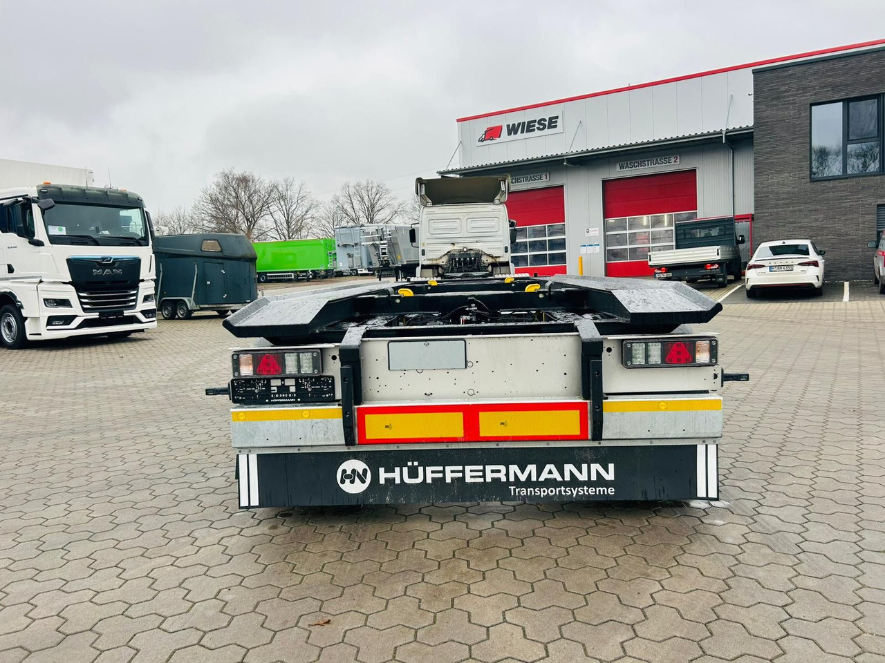 Hüffermann HAR 20.70 LS Aussenrollen Anhänger Sofort Verfüg - Multilift/ Būvgružu konteinera piekabe: foto 5 Hüffermann HAR 20.70 LS Aussenrollen Anhänger Sofort Verfüg - Multilift/ Būvgružu konteinera piekabe: foto 5