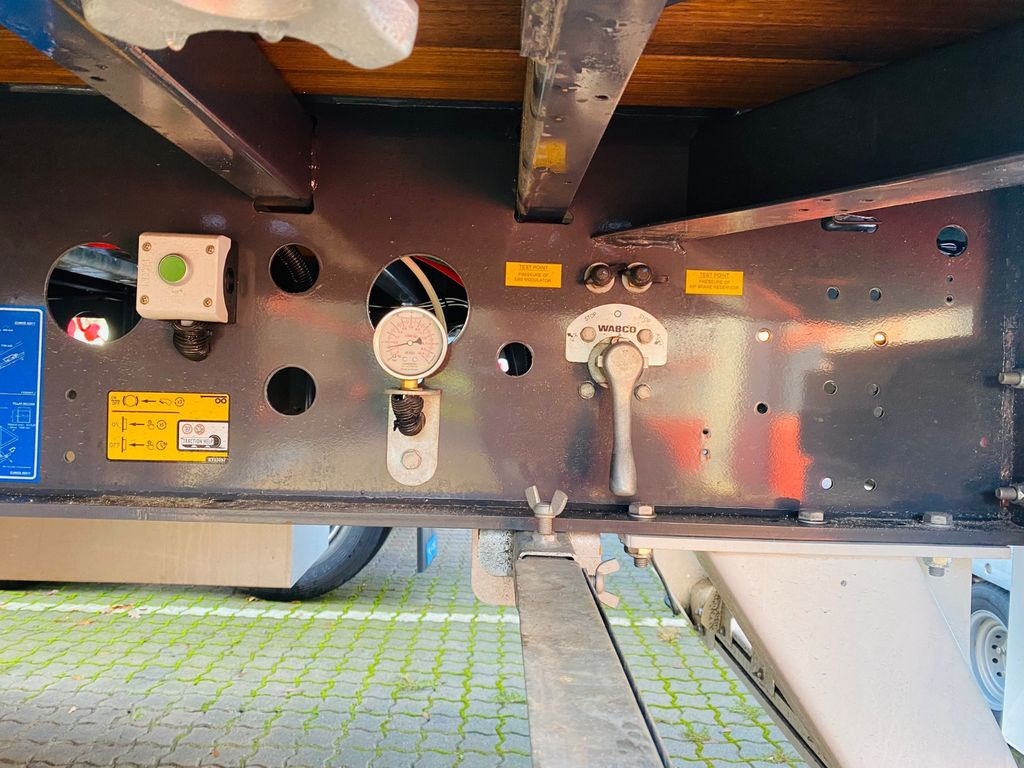 Jaunā Bortu puspiekabe/ Platforma Kässbohrer Bordwandauflieger Twistlocks: foto 12