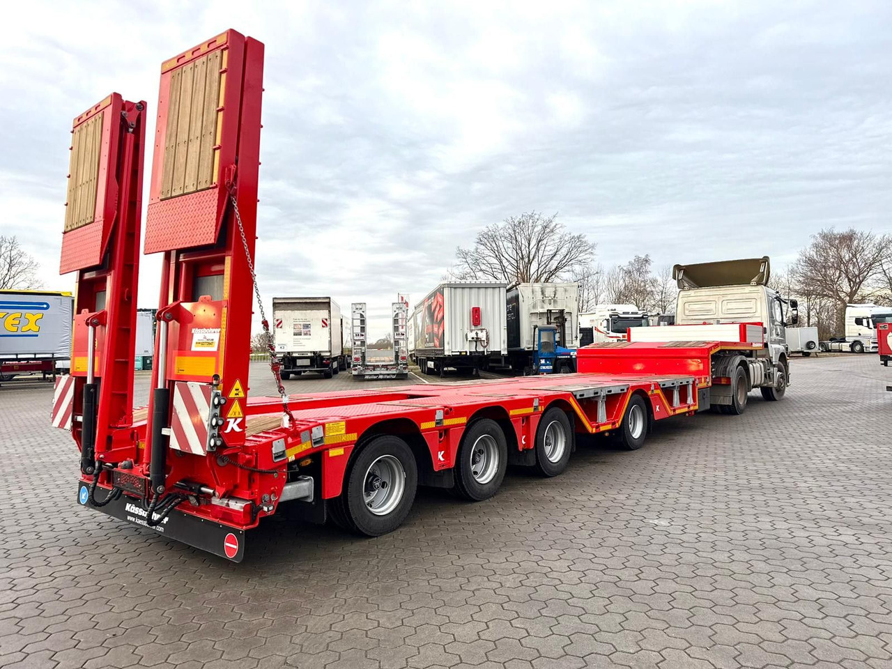 Kässbohrer K.SLA R 4 / 2N 18/40 Tieflader Radmulden tele - Puspiekabe zema profila platforma: foto 2 Kässbohrer K.SLA R 4 / 2N 18/40 Tieflader Radmulden tele - Puspiekabe zema profila platforma: foto 2