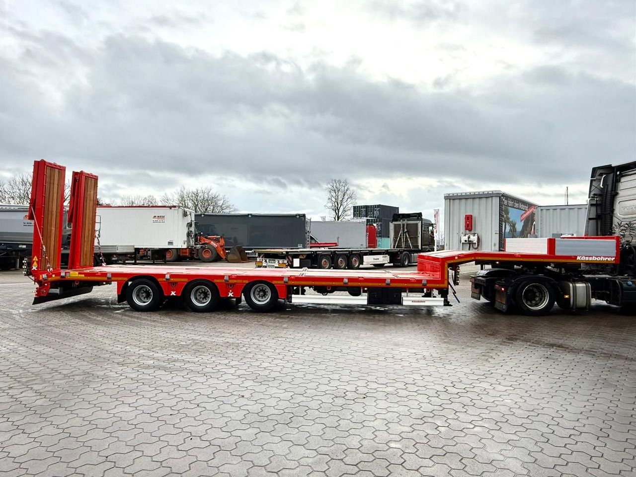 Puspiekabe zema profila platforma Kässbohrer K.SLS 3 / 0N 18/30 Tieflader mit hydr. Rampen: foto 6 Puspiekabe zema profila platforma Kässbohrer K.SLS 3 / 0N 18/30 Tieflader mit hydr. Rampen: foto 6