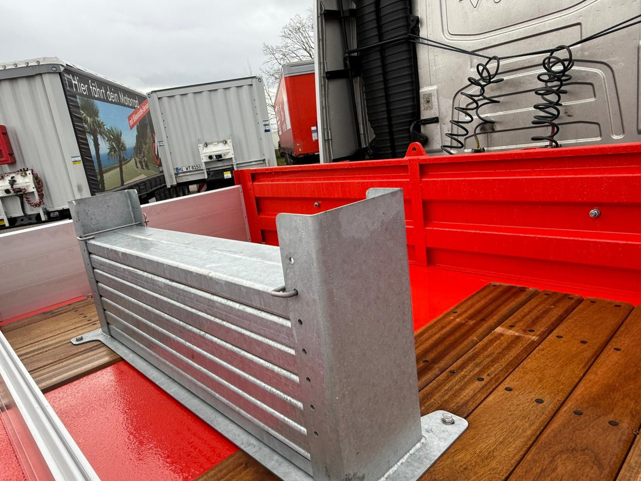 Puspiekabe zema profila platforma Kässbohrer K.SLS 3 / 0N 18/30 Tieflader mit hydr. Rampen: foto 11 Puspiekabe zema profila platforma Kässbohrer K.SLS 3 / 0N 18/30 Tieflader mit hydr. Rampen: foto 11