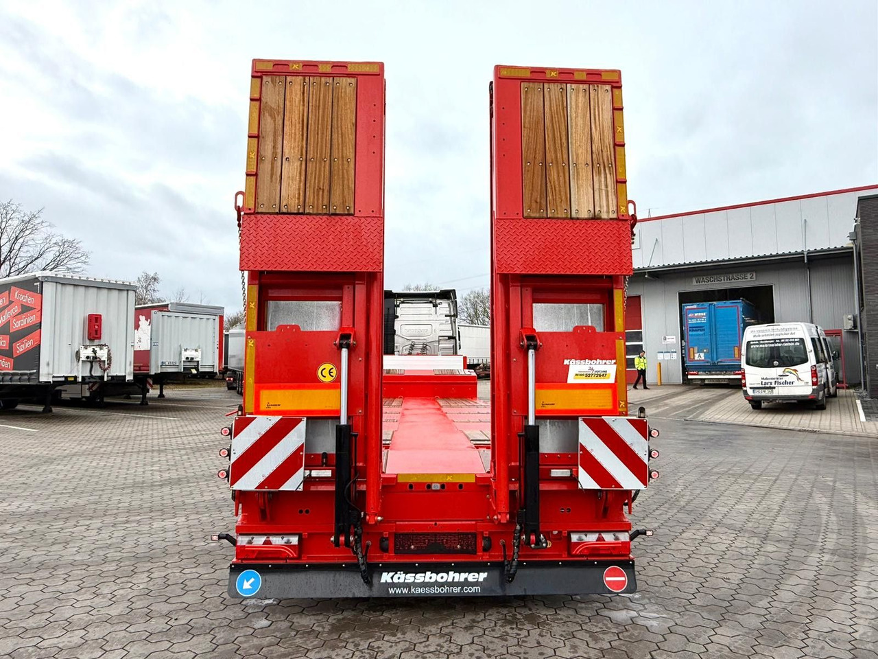 Puspiekabe zema profila platforma Kässbohrer K.SLS 3 / 0N 18/30 Tieflader mit hydr. Rampen: foto 7 Puspiekabe zema profila platforma Kässbohrer K.SLS 3 / 0N 18/30 Tieflader mit hydr. Rampen: foto 7