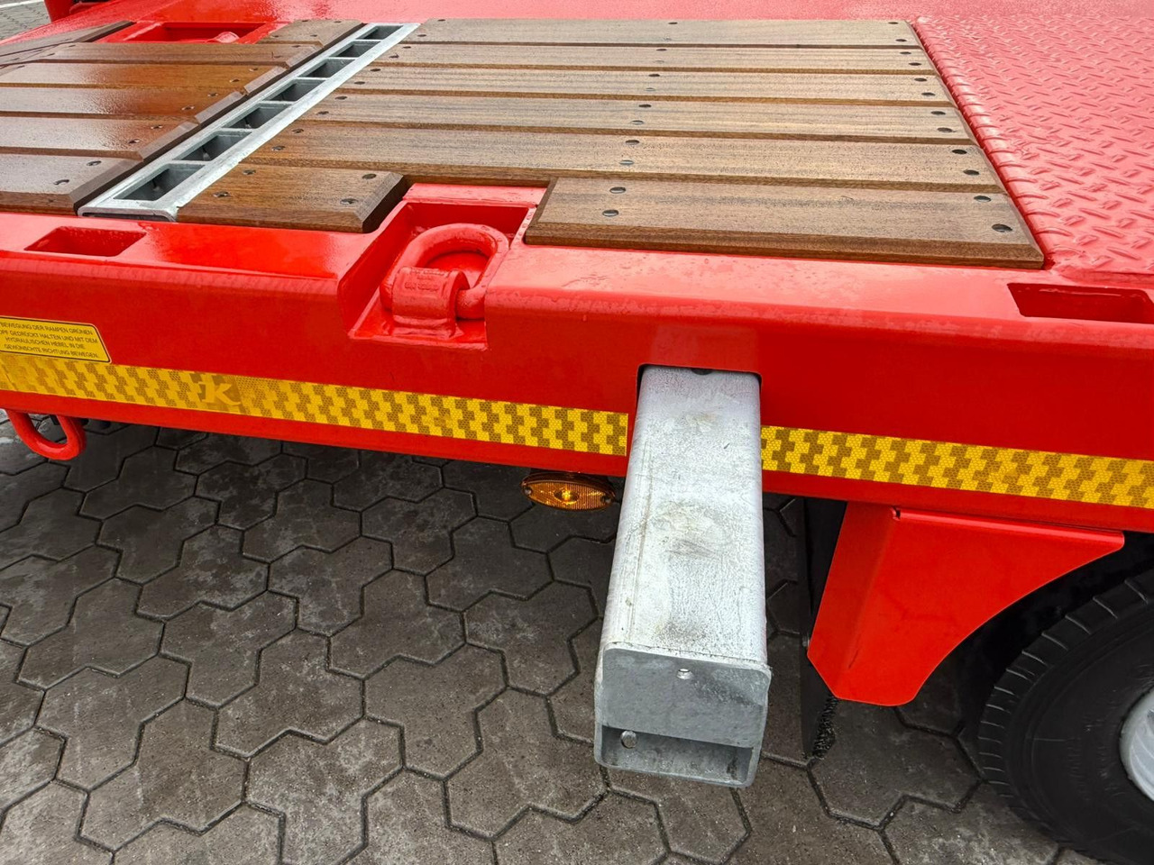 Puspiekabe zema profila platforma Kässbohrer K.SLS 3 / 0N 18/30 Tieflader mit hydr. Rampen: foto 9 Puspiekabe zema profila platforma Kässbohrer K.SLS 3 / 0N 18/30 Tieflader mit hydr. Rampen: foto 9