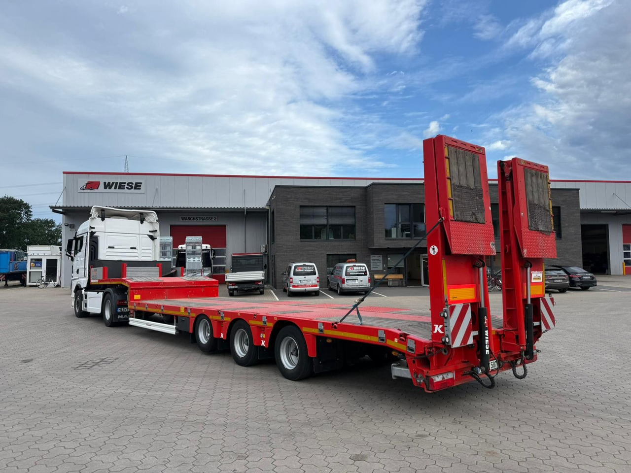 Kässbohrer K.SLS ECO Tieflader mit hydraulischen Rampen - Puspiekabe zema profila platforma: foto 1 Kässbohrer K.SLS ECO Tieflader mit hydraulischen Rampen - Puspiekabe zema profila platforma: foto 1