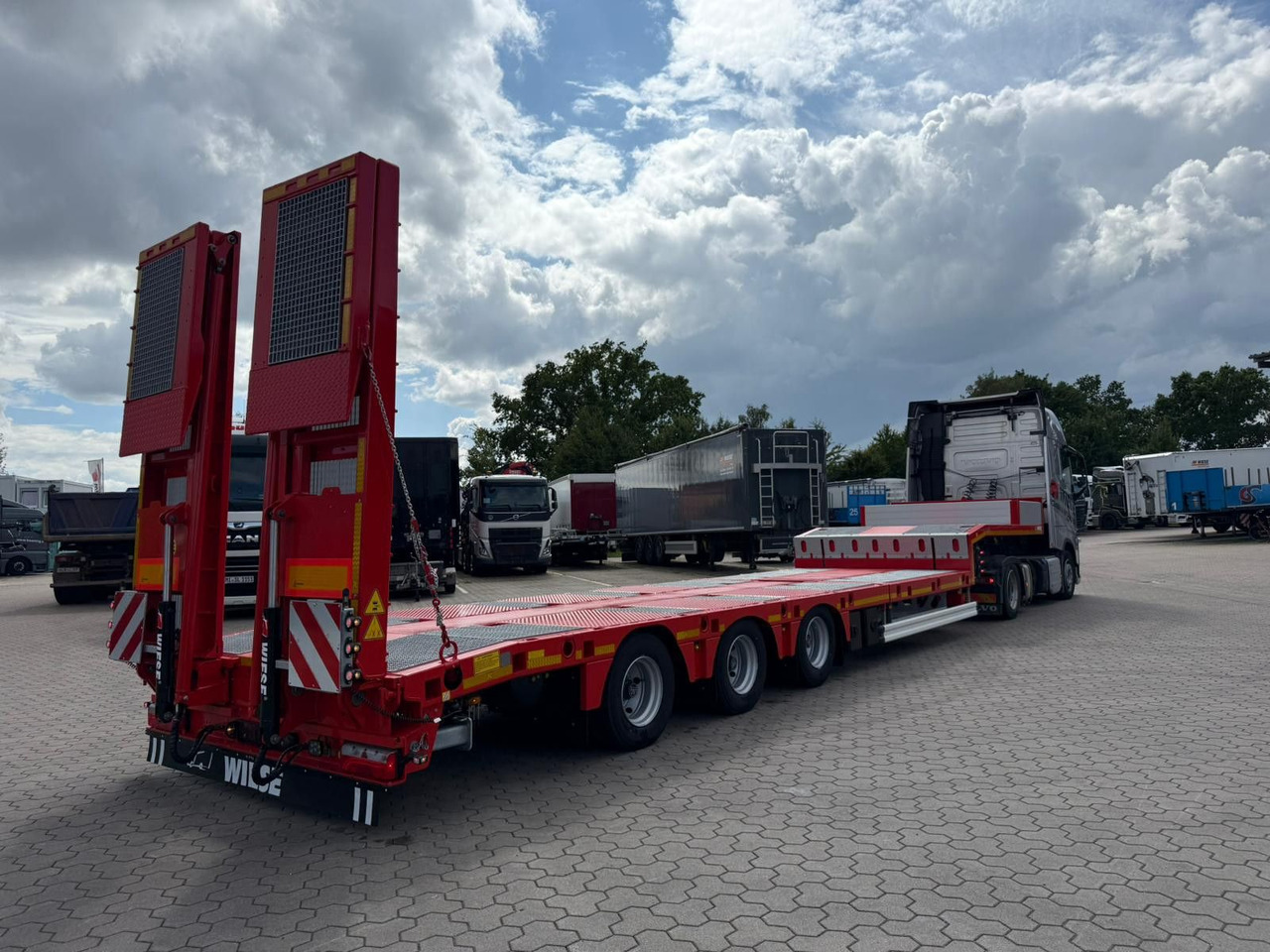 Kässbohrer SLS.HS Tieflader mit hydr. Schwanenhals Kässbohrer SLS.HS Tieflader mit hydr. Schwanenhals - Puspiekabe zema profila platforma: foto 4 Kässbohrer SLS.HS Tieflader mit hydr. Schwanenhals Kässbohrer SLS.HS Tieflader mit hydr. Schwanenhals - Puspiekabe zema profila platforma: foto 4