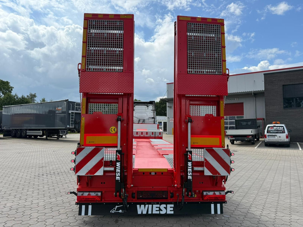 Kässbohrer SLS.HS Tieflader mit hydr. Schwanenhals Kässbohrer SLS.HS Tieflader mit hydr. Schwanenhals - Puspiekabe zema profila platforma: foto 5 Kässbohrer SLS.HS Tieflader mit hydr. Schwanenhals Kässbohrer SLS.HS Tieflader mit hydr. Schwanenhals - Puspiekabe zema profila platforma: foto 5