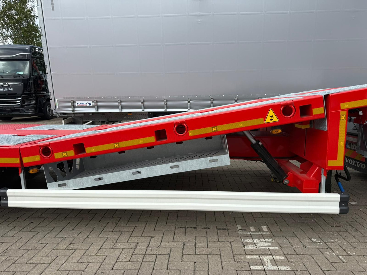 Kässbohrer SLS.HS Tieflader mit hydr. Schwanenhals - Puspiekabe zema profila platforma: foto 3 Kässbohrer SLS.HS Tieflader mit hydr. Schwanenhals - Puspiekabe zema profila platforma: foto 3