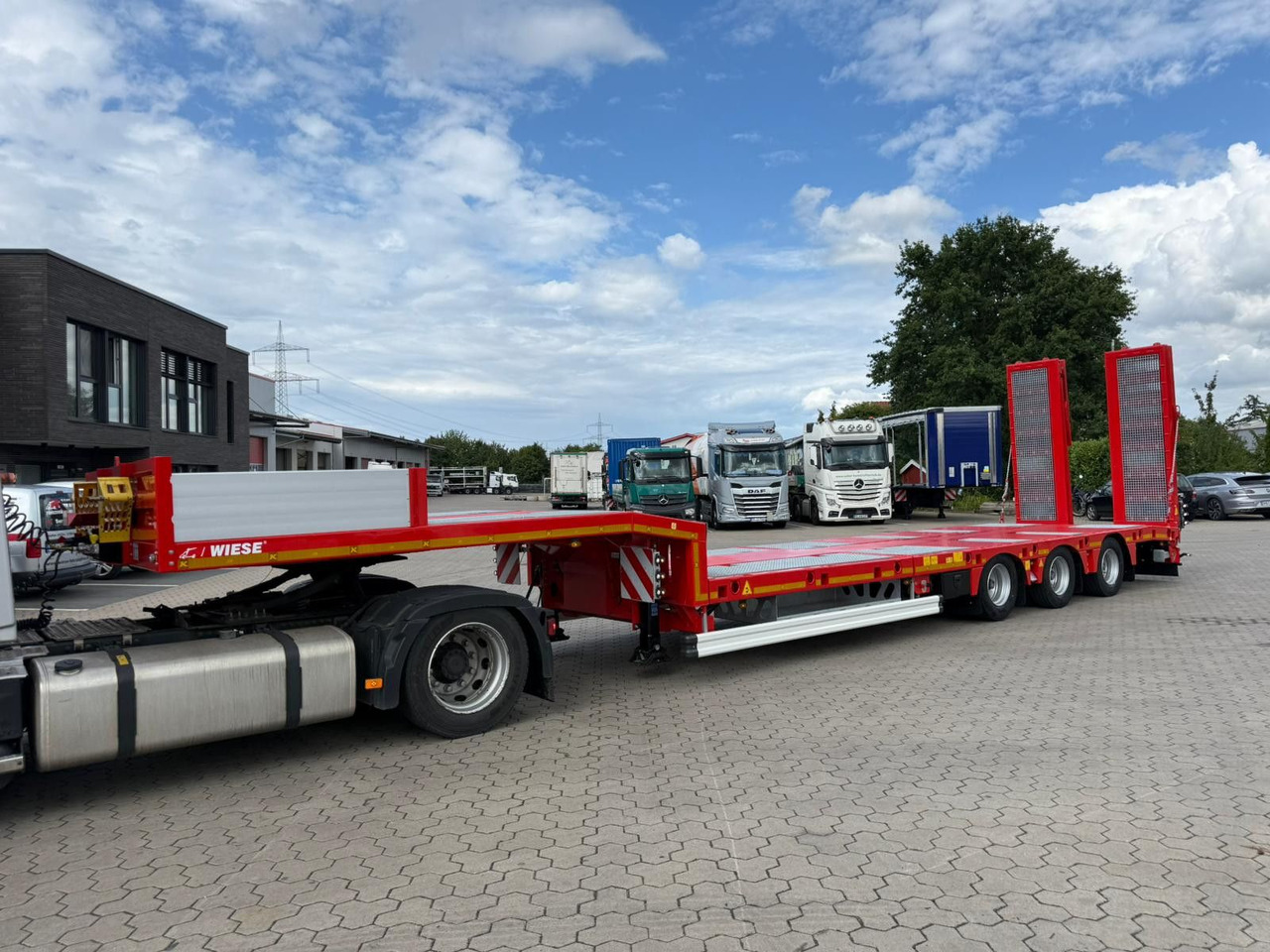 Kässbohrer SLS.HS Tieflader mit hydr. Schwanenhals - Puspiekabe zema profila platforma: foto 3 Kässbohrer SLS.HS Tieflader mit hydr. Schwanenhals - Puspiekabe zema profila platforma: foto 3