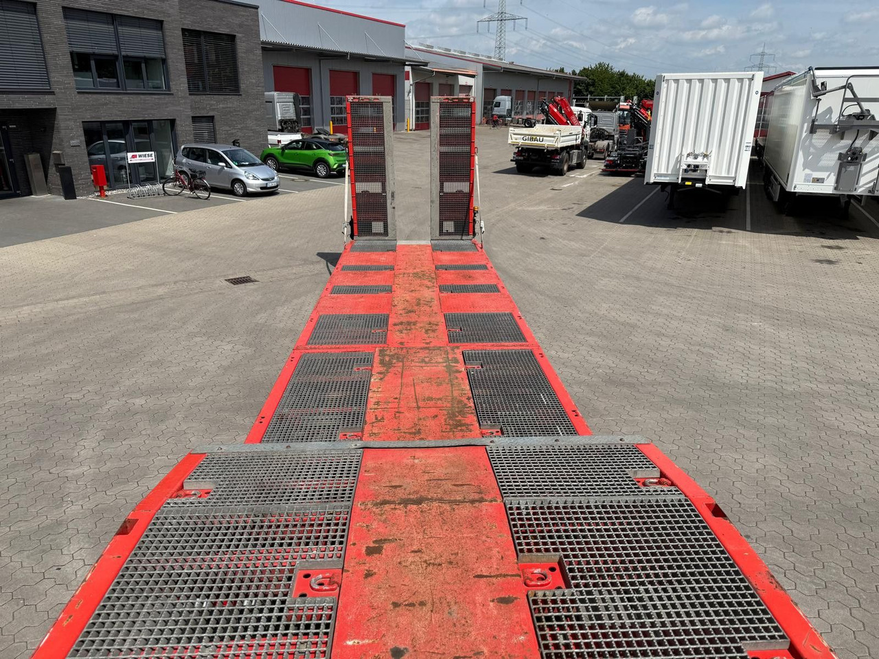 Kässbohrer SLS.HS Tieflader mit hydr. Schwanenhals - Puspiekabe zema profila platforma: foto 5 Kässbohrer SLS.HS Tieflader mit hydr. Schwanenhals - Puspiekabe zema profila platforma: foto 5