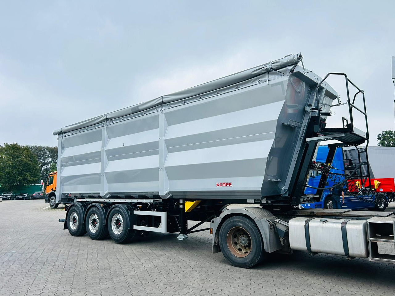 Kempf SKM 36/3 SHL-Light 3-Achs Stahl Kipper 51m³ - Puspiekabe pašizgāzējs: foto 2 Kempf SKM 36/3 SHL-Light 3-Achs Stahl Kipper 51m³ - Puspiekabe pašizgāzējs: foto 2