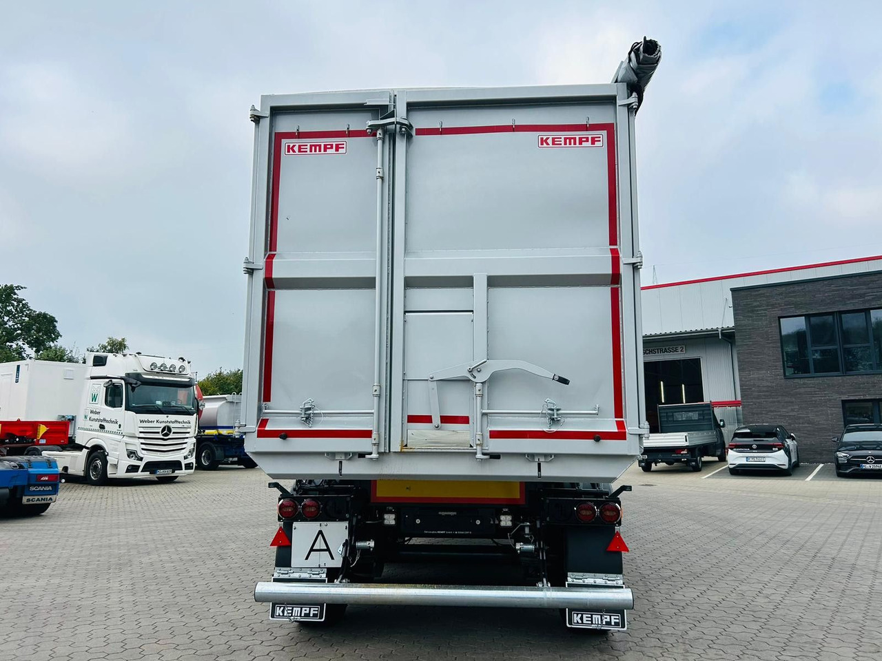 Kempf SKM 36/3 SR-Membran Stahl Halbrundmulde 50m³ - Puspiekabe pašizgāzējs: foto 5 Kempf SKM 36/3 SR-Membran Stahl Halbrundmulde 50m³ - Puspiekabe pašizgāzējs: foto 5