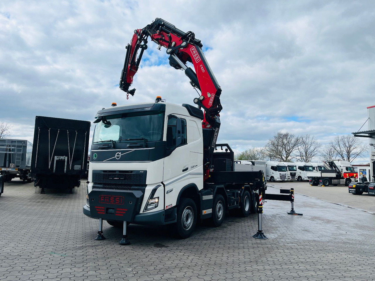 Volvo FH 500 8x4 Kran F820 RA2.27 Jib & Winde Sofort - Kravas automašīna, Kravas auto ar manipulatoru: foto 1 Volvo FH 500 8x4 Kran F820 RA2.27 Jib & Winde Sofort - Kravas automašīna, Kravas auto ar manipulatoru: foto 1