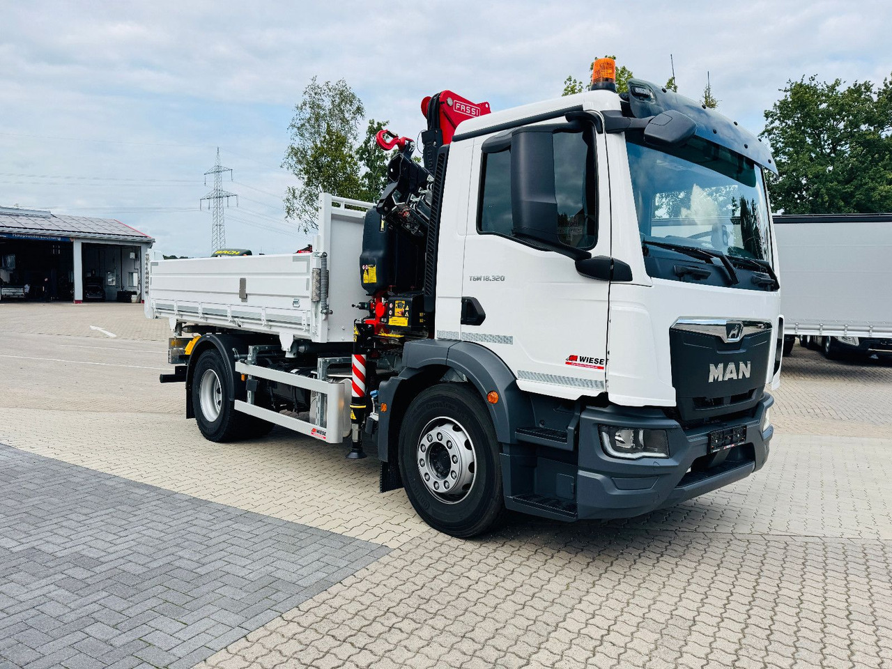 MAN 18.320 4x2 mit Fassi Ladekran Sofort Verfügbar - Kravas automašīna pašizgāzējs, Kravas auto ar manipulatoru: foto 2 MAN 18.320 4x2 mit Fassi Ladekran Sofort Verfügbar - Kravas automašīna pašizgāzējs, Kravas auto ar manipulatoru: foto 2