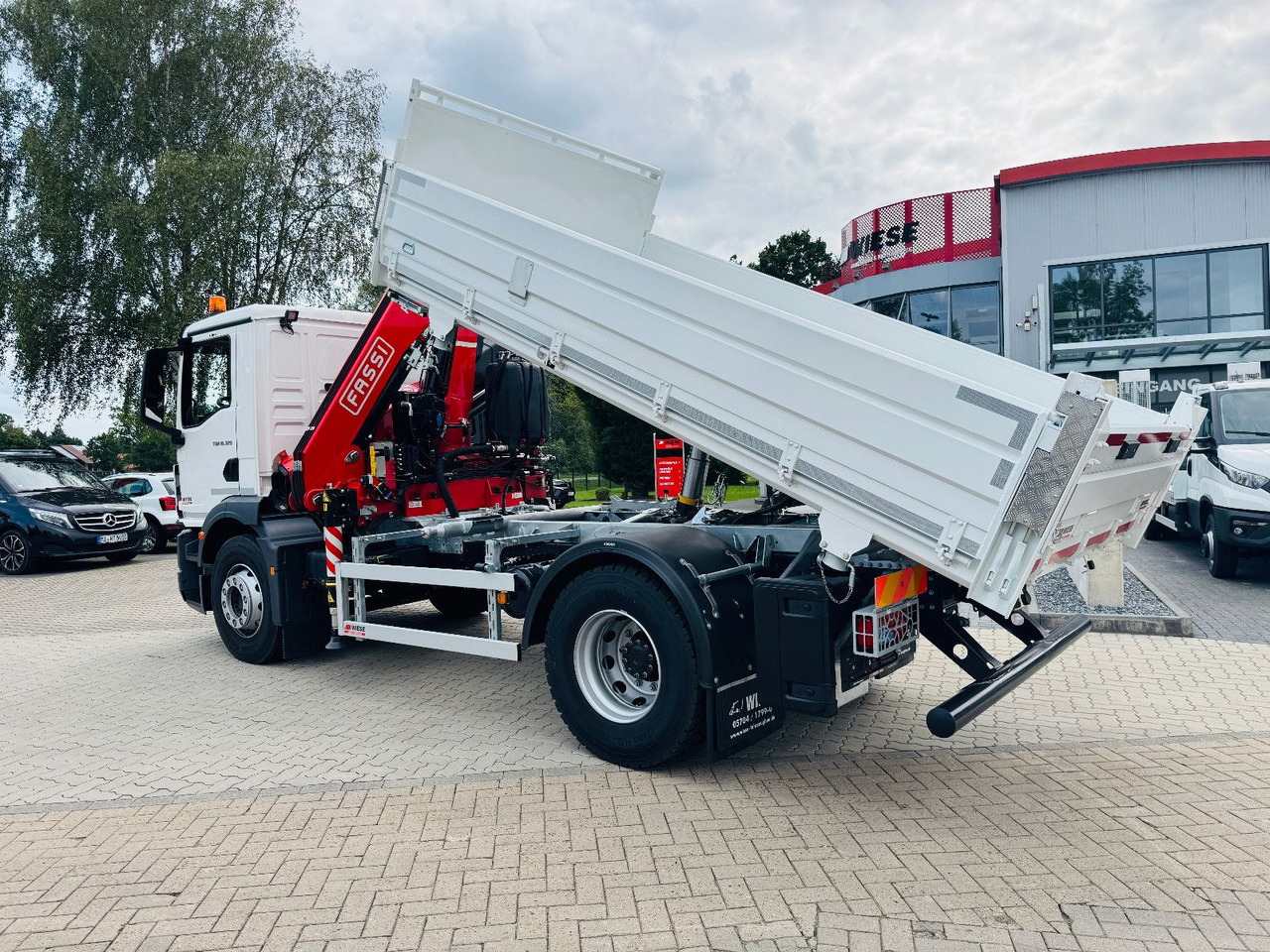 MAN 18.320 4x2 mit Fassi Ladekran Sofort Verfügbar - Kravas automašīna pašizgāzējs, Kravas auto ar manipulatoru: foto 2 MAN 18.320 4x2 mit Fassi Ladekran Sofort Verfügbar - Kravas automašīna pašizgāzējs, Kravas auto ar manipulatoru: foto 2