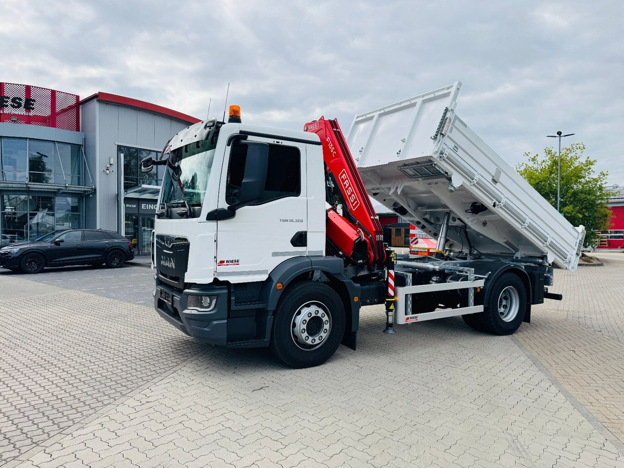 MAN 18.320 4x2 mit Fassi Ladekran Sofort Verfügbar - Kravas automašīna pašizgāzējs, Kravas auto ar manipulatoru: foto 1 MAN 18.320 4x2 mit Fassi Ladekran Sofort Verfügbar - Kravas automašīna pašizgāzējs, Kravas auto ar manipulatoru: foto 1