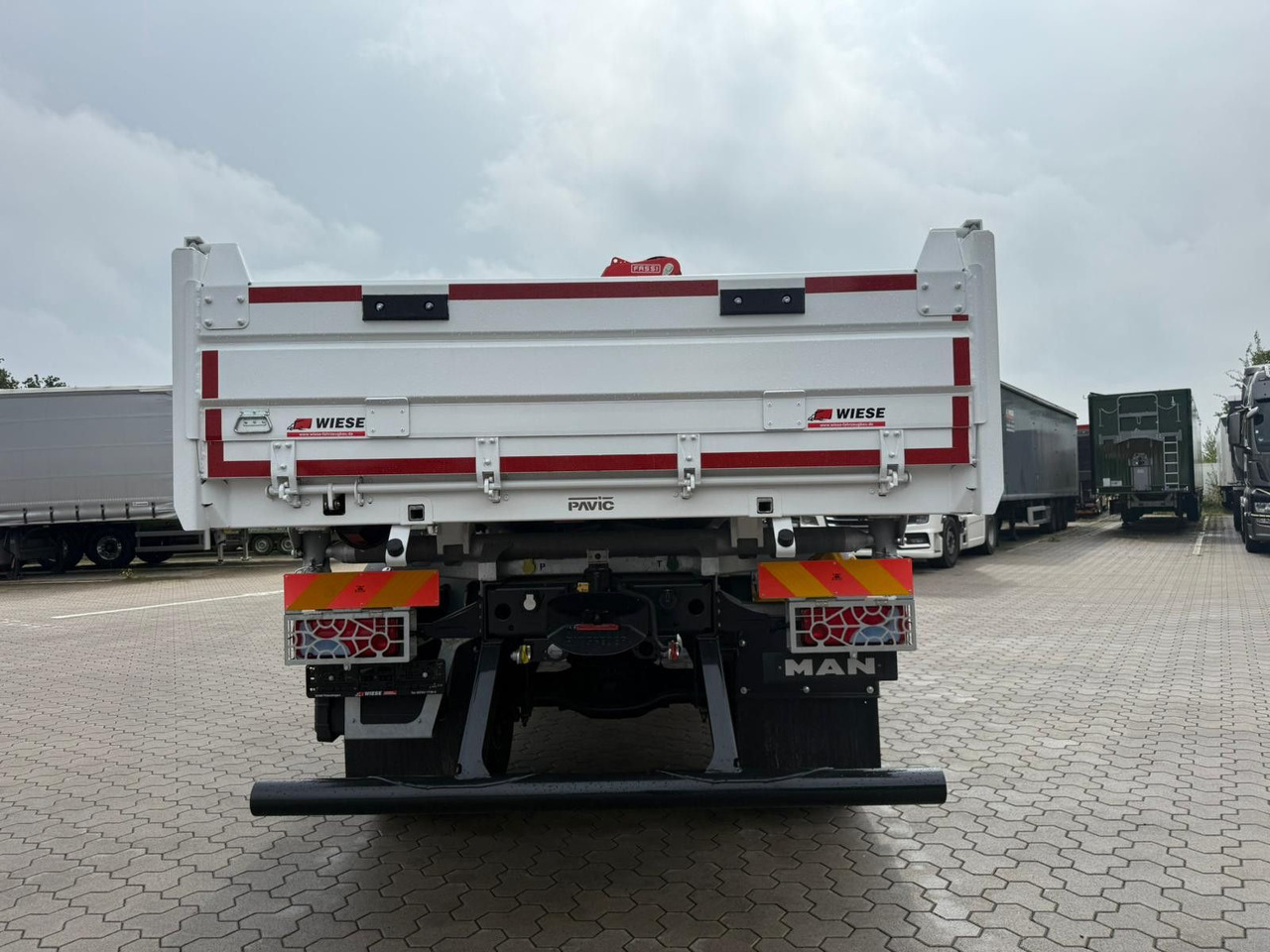 Kravas automašīna pašizgāzējs, Kravas auto ar manipulatoru MAN 18.320 4x4 mit Fassi Ladekran Sofort Verfügbar: foto 7