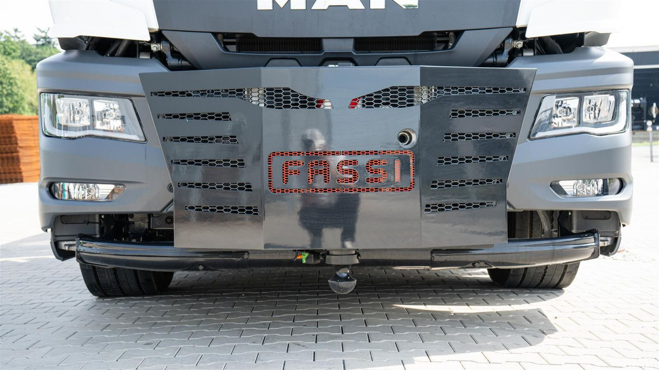 MAN 35.470 8x2 Kran F710 RA2.26 - Bortu kravas automašīna/ Platforma, Kravas auto ar manipulatoru: foto 2 MAN 35.470 8x2 Kran F710 RA2.26 - Bortu kravas automašīna/ Platforma, Kravas auto ar manipulatoru: foto 2