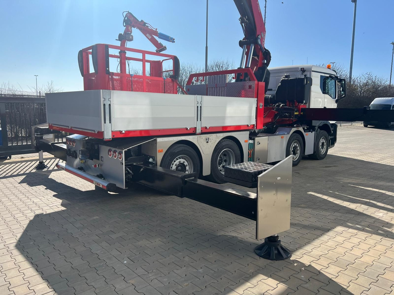 MAN 8x4 mit F1150RA.2.28 L616 Winde, 2.per. Korb - Kravas auto ar manipulatoru: foto 5 MAN 8x4 mit F1150RA.2.28 L616 Winde, 2.per. Korb - Kravas auto ar manipulatoru: foto 5