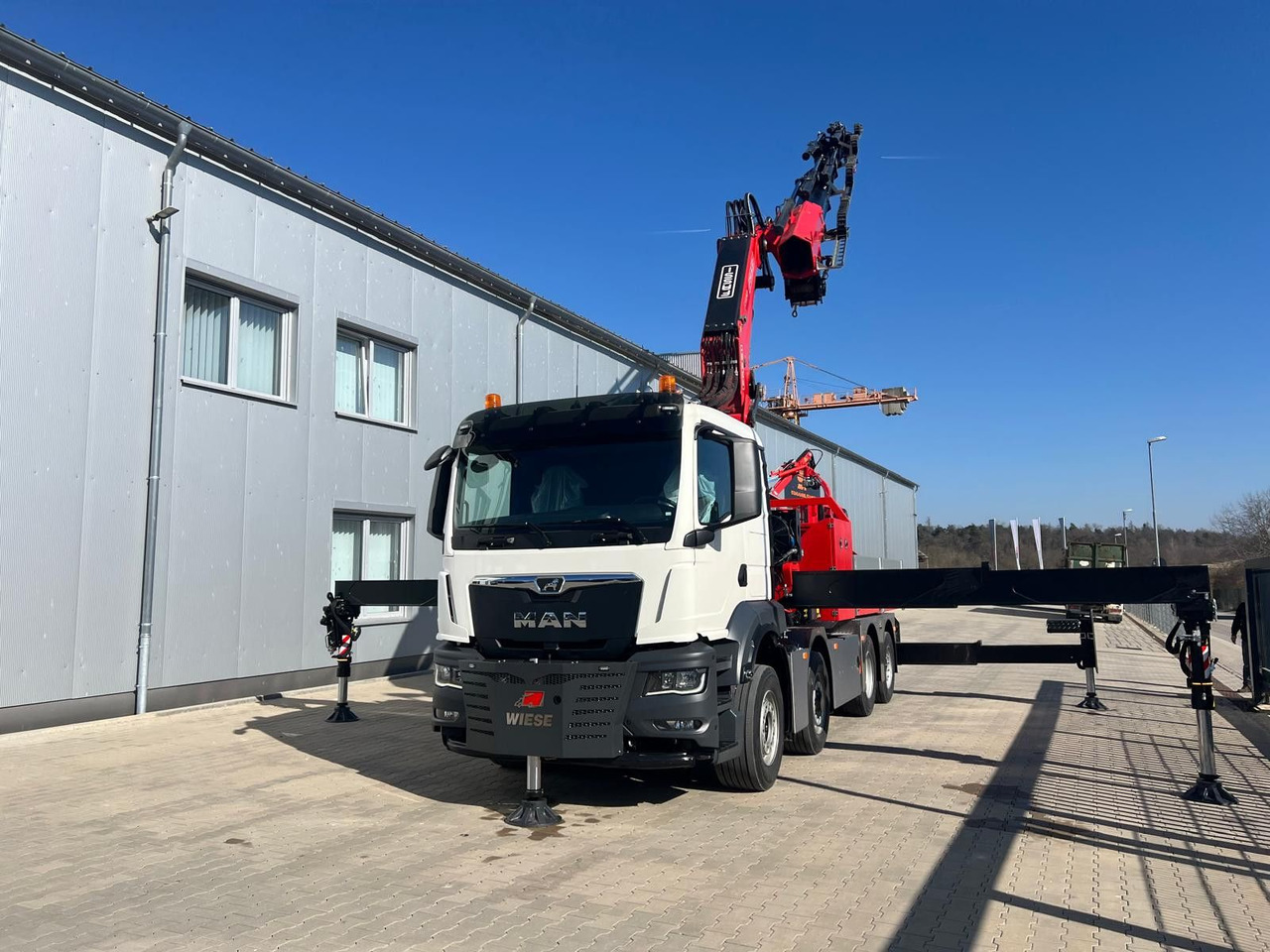 MAN 8x4 mit F1150RA.2.28 L616 Winde, 2.per. Korb - Kravas auto ar manipulatoru: foto 1 MAN 8x4 mit F1150RA.2.28 L616 Winde, 2.per. Korb - Kravas auto ar manipulatoru: foto 1