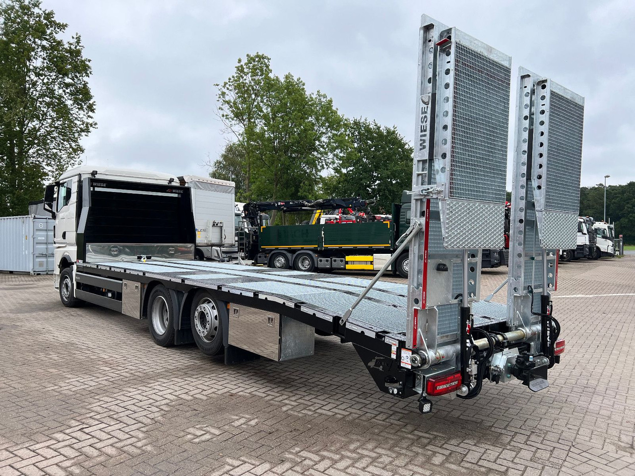 MAN Baumaschinen- Arbeitsbühnentransporter Rampen - Auto evakuators: foto 1 MAN Baumaschinen- Arbeitsbühnentransporter Rampen - Auto evakuators: foto 1