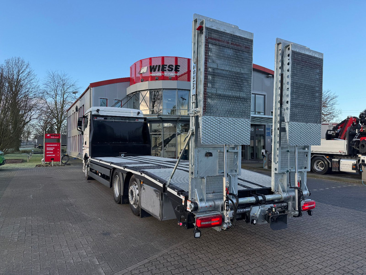 MAN Baumaschinen- Arbeitsbühnentransporter Rampen - Autovedējs: foto 5 MAN Baumaschinen- Arbeitsbühnentransporter Rampen - Autovedējs: foto 5