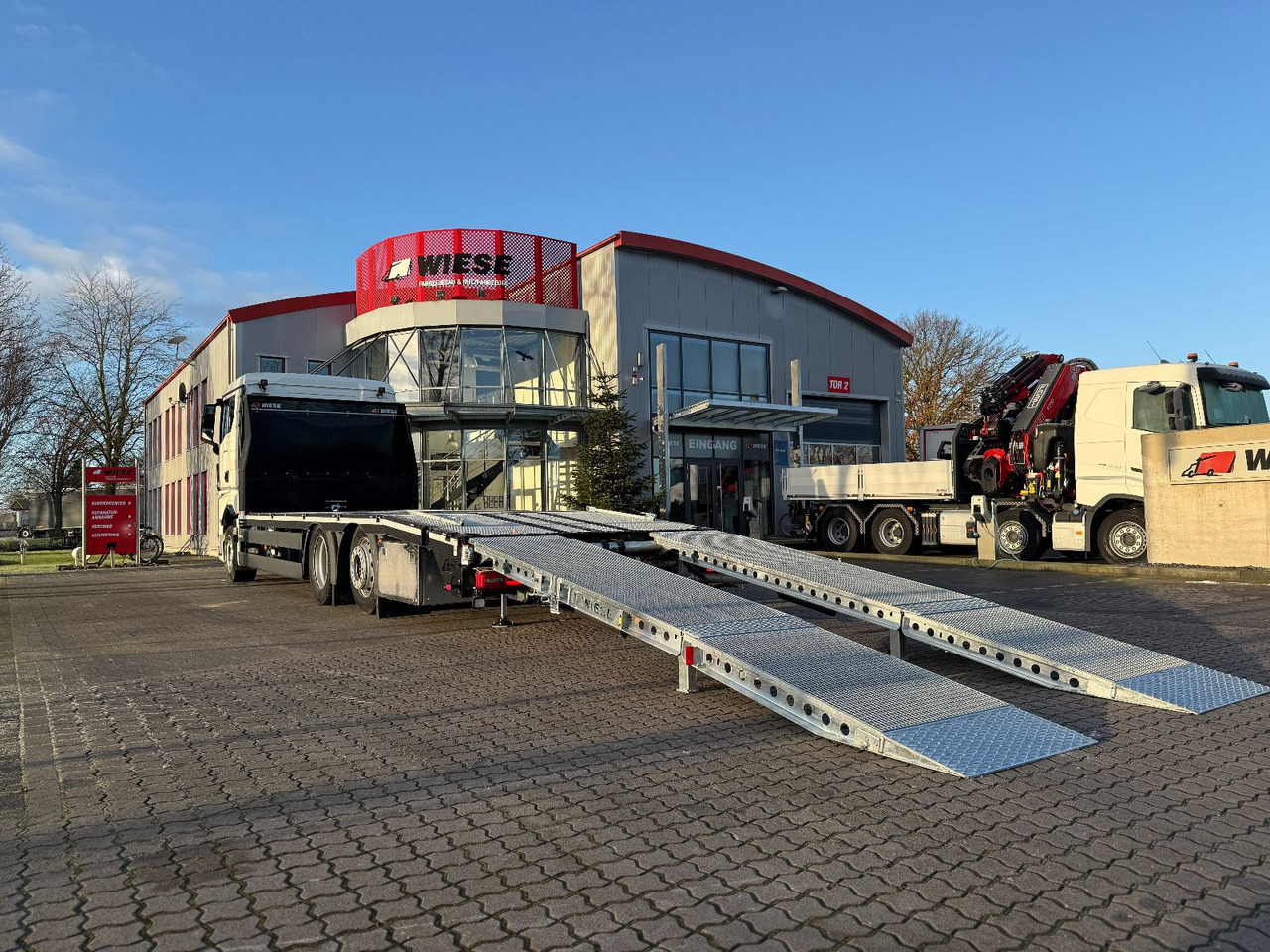 MAN Baumaschinen- Arbeitsbühnentransporter Rampen - Bortu kravas automašīna/ Platforma: foto 3 MAN Baumaschinen- Arbeitsbühnentransporter Rampen - Bortu kravas automašīna/ Platforma: foto 3