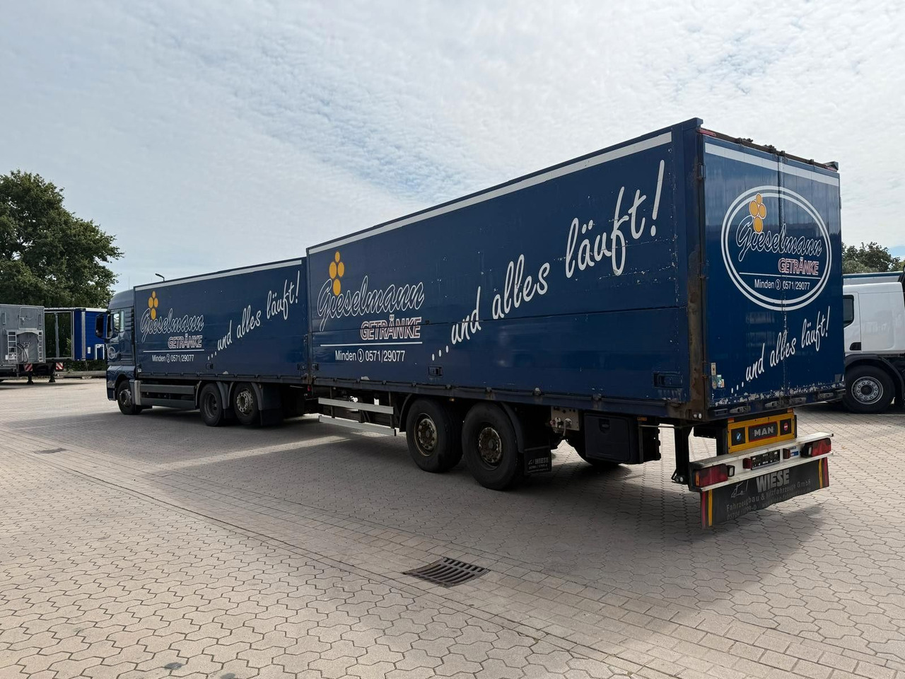 MAN TGA Schwenkwand-Getränkeaufbau incl. Anhänger - Kravas automašīna dzērienu pārvadāšanai: foto 4 MAN TGA Schwenkwand-Getränkeaufbau incl. Anhänger - Kravas automašīna dzērienu pārvadāšanai: foto 4