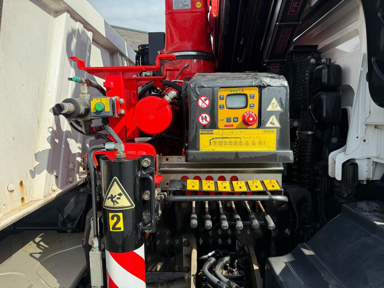 Kravas automašīna pašizgāzējs, Kravas auto ar manipulatoru MAN TGM 18.320 4x2 BB mit Fassi F135 Kipper Kran: foto 10